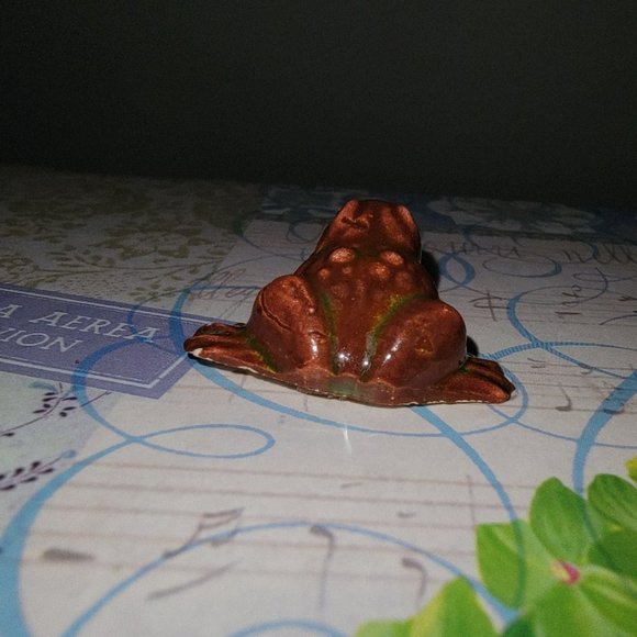 Vintage Miniature Ceramic Frog Figurine - Picture 9 of 10